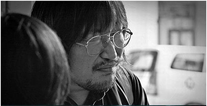 Masaaki Azuma sinh năm 1962, là sinh viên Đại học Tổng hợp Kawasaki, chuyên ngành âm thanh biểu diễn.  