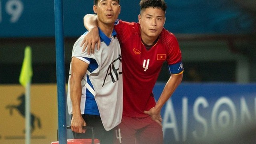 Đội trưởng U19 Việt Nam Đặng Văn Tới bị đứt dây chằng khi đá VCK U19 Châu Á 2018.