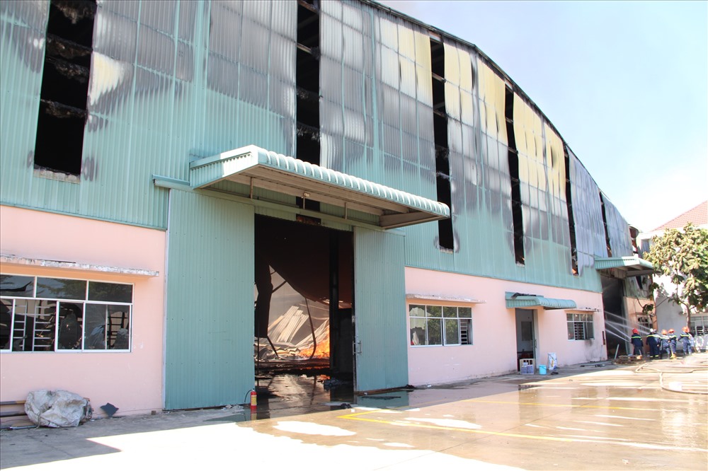 Vụ cháy xảy ra ở nhà xưởng rộng hơn 2.000 mét vuông.