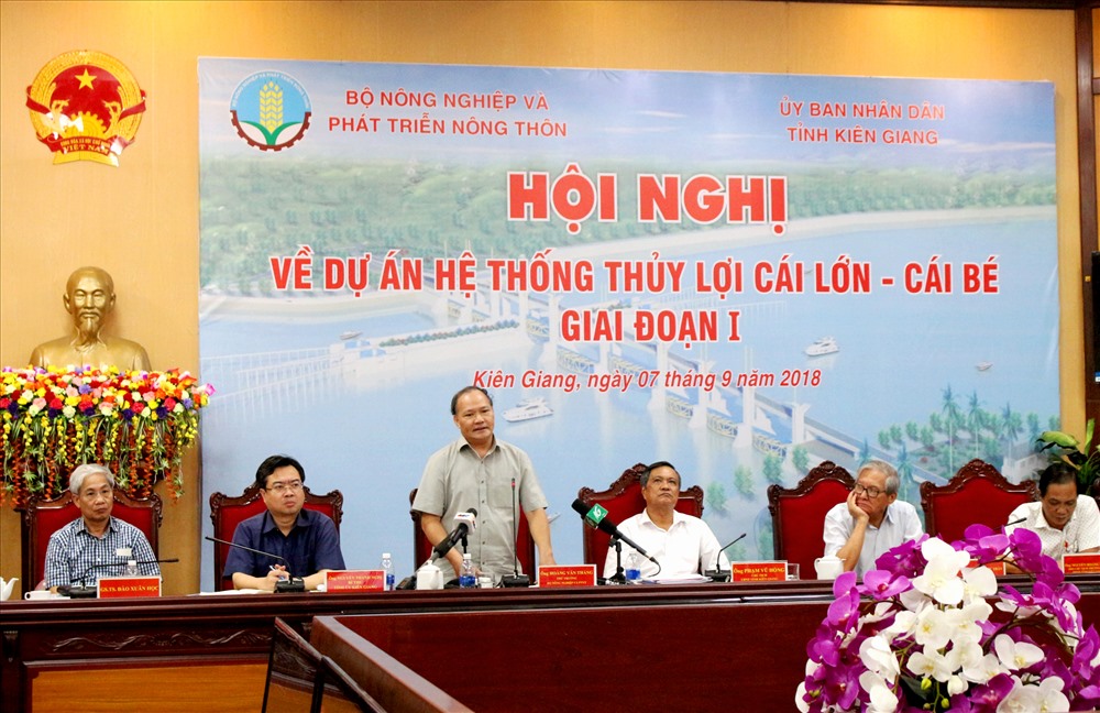 Hội thảo do Bộ NNPTNT tổ chức tại Kiên Giang để lắng nghe các ý kiến phản biện, đóng góp nhằm điều chỉnh dự án ngày một hoàn chỉnh hơn. Ảnh: Lục Tùng