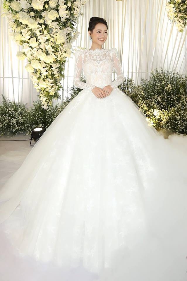 Nữ diễn viên Nhã Phương như nàng công chúa trong áo cưới của nhà tạo mẫu Chung Thanh Phong. 
