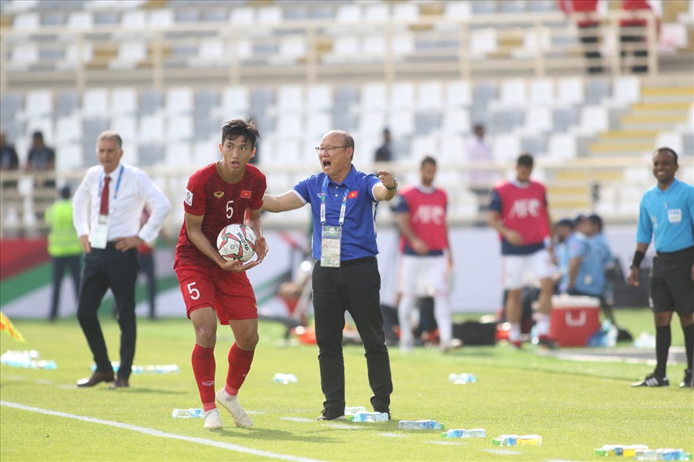 Đội bóng của HLV Park Hang-seo có quyền tự hào khi có thể chơi “xanh chín” với đội bóng được đánh giá là ứng viên cho chức vô địch Asian Cup 2019. Ảnh: Hữu Phạm