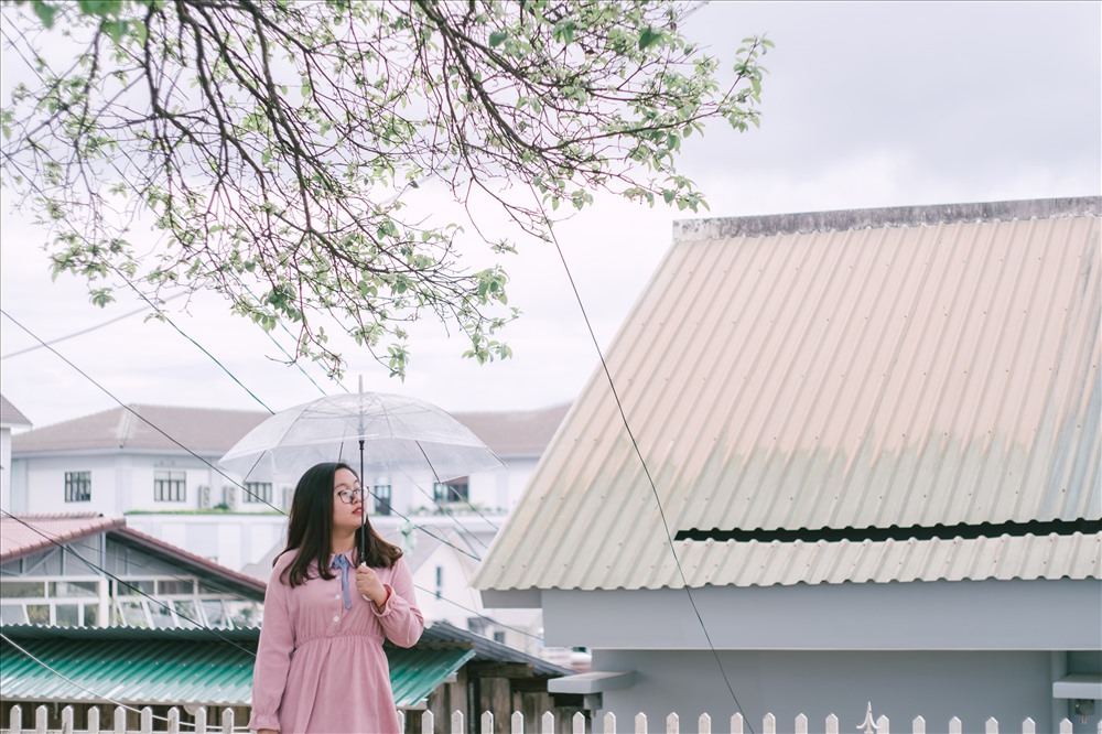 Góc phố bình yên ít người lại qua. Ảnh: Thúy Hiền