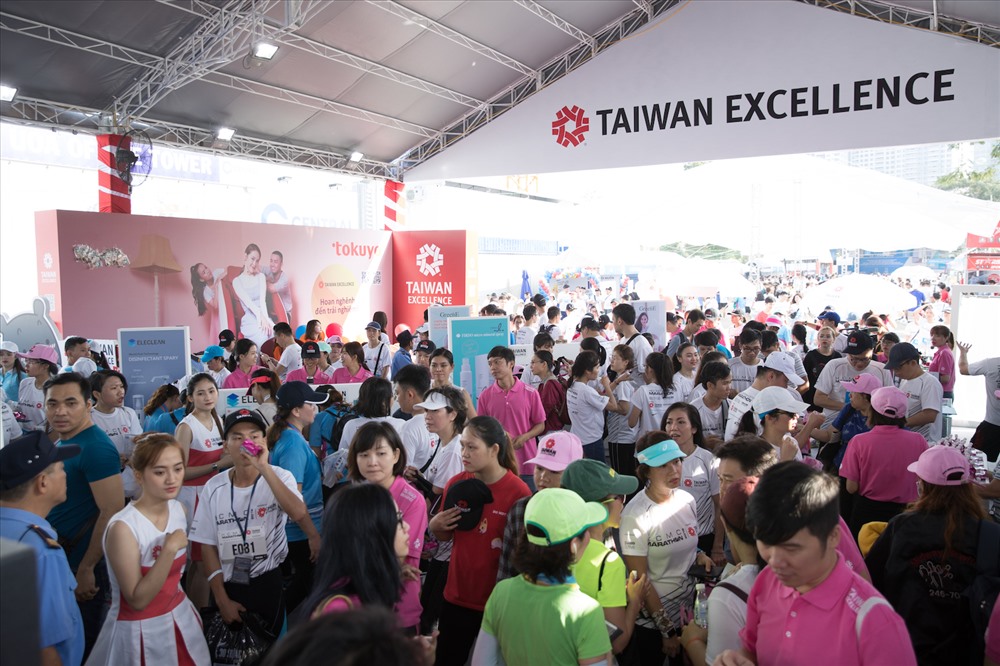 Đông đảo người tham quan tại Không gian Trải nghiệm Taiwan Excellence