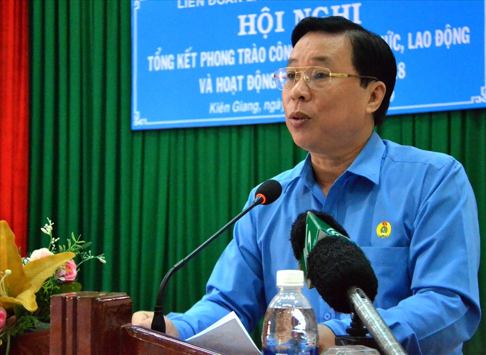 Ông Trần Thanh Việt - Chủ tịch LĐLĐ Kiên Giang phát biểu tại hội nghị. Ảnh: Lục Tùng