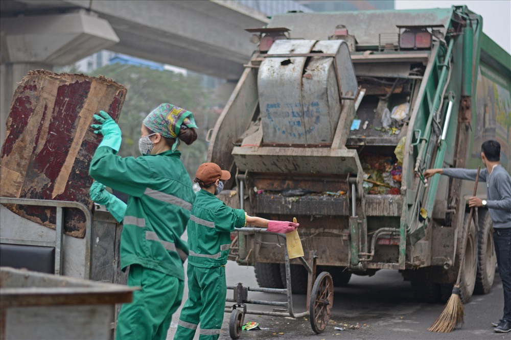 Khối lượng rác ùn ứ nội đô ước tính khoảng 17.000 tấn. Về kế hoạch tiếp nhận rác, dự kiến 5-7 ngày tới mới tiếp nhận hết rác tồn đọng.