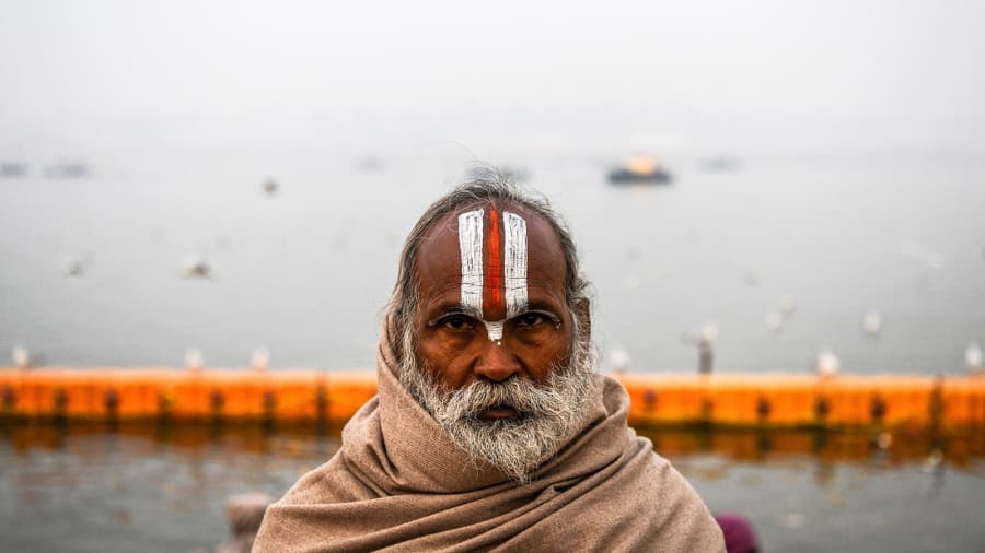 Lễ hội tôn giáo lớn nhất thế giới, Kumbh Mela của Ấn Độ bắt đầu tại Prayagraj vào ngày 15.1. Lễ hội kéo dài 49 ngày thu hút hàng triệu người hành hương theo đạo Hindu đến vùng nước linh thiêng của “sangam“, nơi sông Hằng, sông Yamuna và Saraswati gặp nhau. Ảnh: Getty