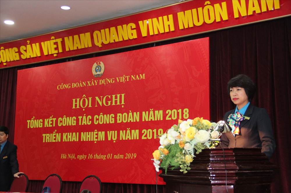 Chủ tịch CĐ Xây dựng Việt Nam Nguyễn Thị Thủy Lệ phát biểu tại Hội nghị. 
