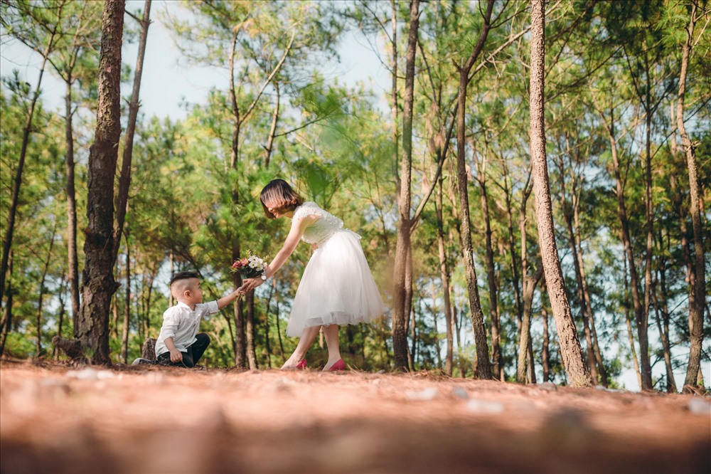 Thậm chí nhiều gia đình cũng đến đây để chụp ảnh, picnic. Ảnh: Hạ Vĩ