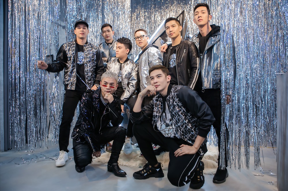 Dàn mỹ nam gồm diễn viên Cường Seven, Song Luân, MC Phan Anh, Thái Dũng, người mẫu Võ Cảnh và rapper Binz thu hút mọi sự chú ý của các fan nữ.