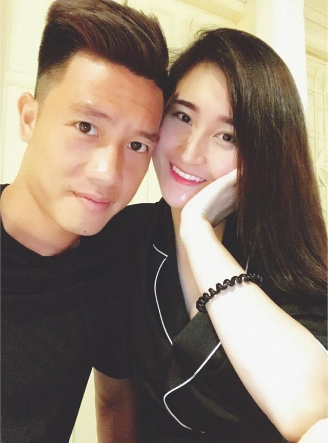 Huy Hùng thường xuyên công khai ảnh bên bạn gái. 