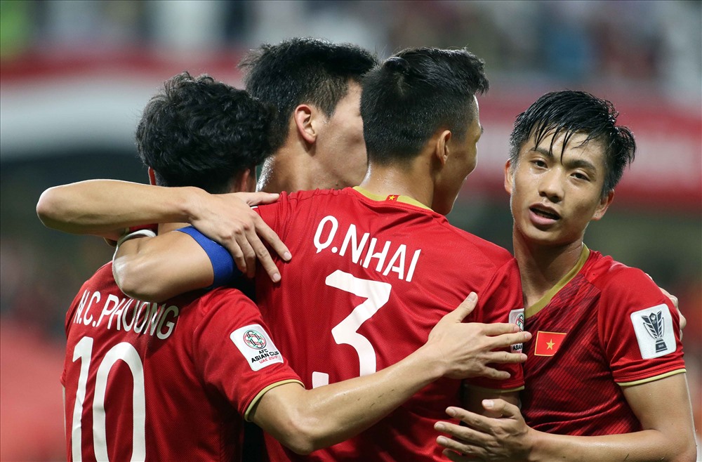Tuy vậy, với chiến thắng 2-0 trước ĐT Yemen thì ĐT Việt Nam cũng đã đặt 1 chân vào vòng 16 đội ở Asian Cup 2019. Anh: Hữu Phạm