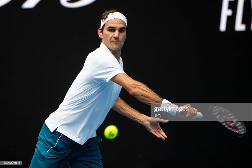 Federer vươn lên trong set 1. Ảnh: Getty.