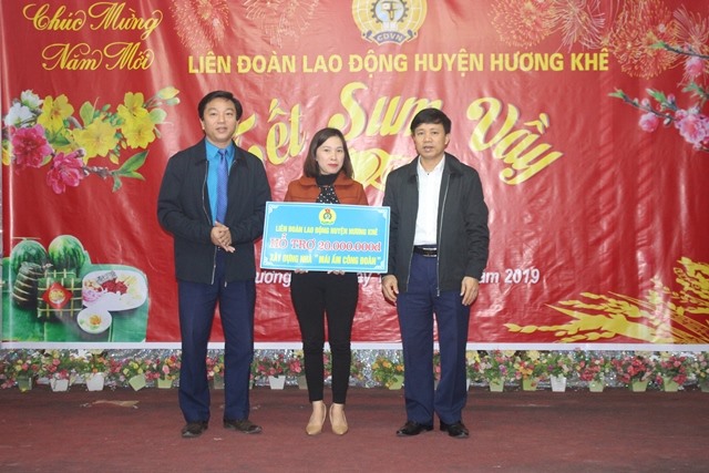 LĐLĐ huyện Hương Khê hỗ trợ làm 1 nhà MÂCĐ
