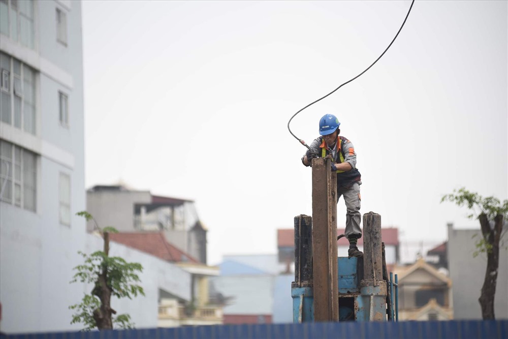 Ban Quản lý dự án Thăng Long (Bộ Giao thông Vận tải - đại diện chủ đầu tư) cho biết, sau một năm thi công, tiến độ thi công các hạng mục đạt yêu cầu đề ra, trong đó gói thầu khoan cọc nhồi đạt trên 1/3, hoàn thành gần 20/120 bệ trụ và hàng chục thân trụ.