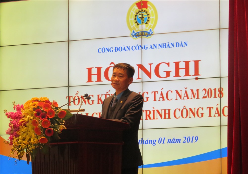 Phó Chủ tịch Tổng LĐLĐVN Trần Văn Thuật phát biểu chỉ đạo tại hội nghị. Ảnh: Xuân Trường