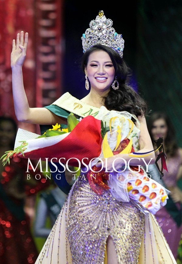 Phương Khánh lập kì tích cho nhan sắc Việt khi đăng quang Hoa hậu Trái Đất 2018. 