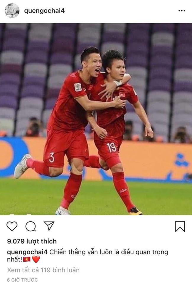 Trên Instagram, đội trưởng Quế Ngọc Hải đăng tải bức ảnh ôm Quang Hải trên sân cỏ. Dòng trạng thái ghi: “Chiến thắng vẫn luôn là điều quan trọng nhất“. Có thể nói, vị thủ lĩnh này luôn cháy bỏng tinh thần quyết đấu và có khả năng dẫn dắt toàn đội. 