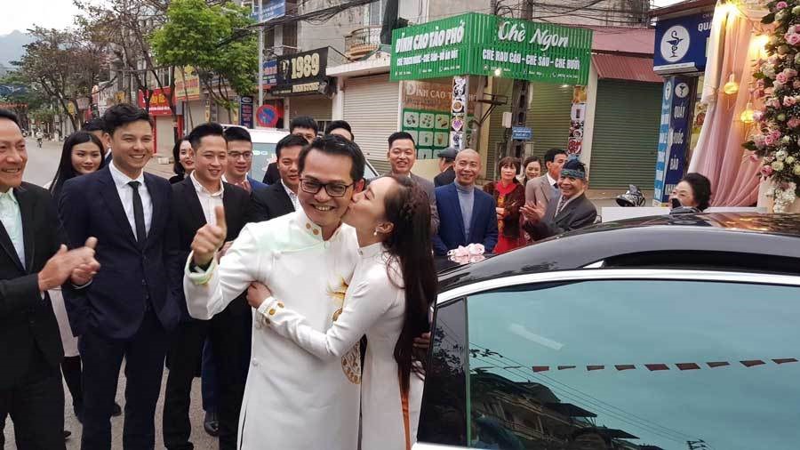 Sau tiệc cưới tại Sơn La, NSND Trung Hiếu sẽ tổ chức tại Thái Bình và Hà Nội. 