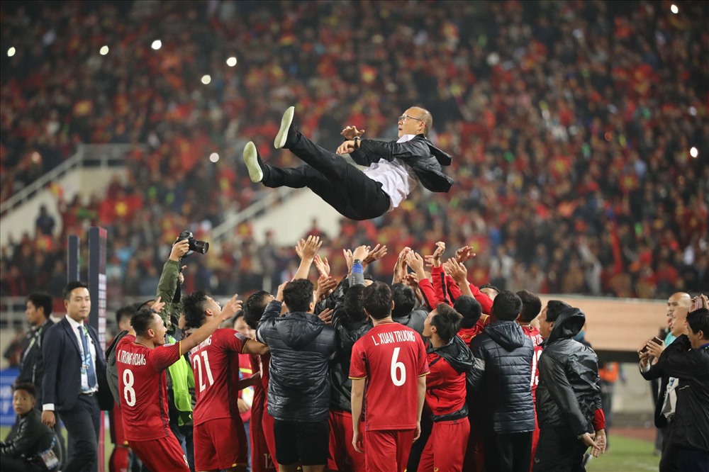 Đỉnh cao của thầy Park là chức vô địch AFF Cup 2018 cùng tuyển Việt Nam. Ảnh S.T