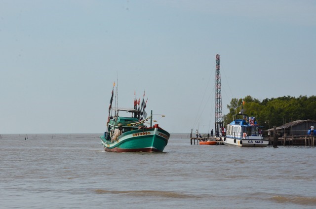 Tàu đánh bắt thủy sản tại Cà Mau đã vào bờ an toàn (ảnh Nhật Hồ)