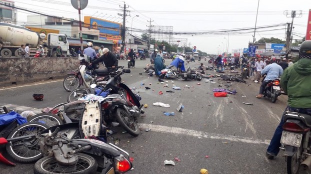 Cơ quan CSGT và cơ quan công an tỉnh Long An đã có mặt tại hiện trường, điều tra nguyên nhân vụ tại nạn.