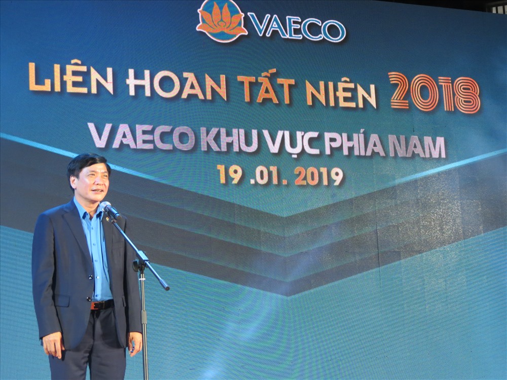 Chủ tịch Tổng LĐLĐ VN Bùi Văn Cường gửi lời chia sẻ với CB-CNVLĐ ở VAECO khi Tết này, gần 100 anh chị em làm việc xuyên Tết