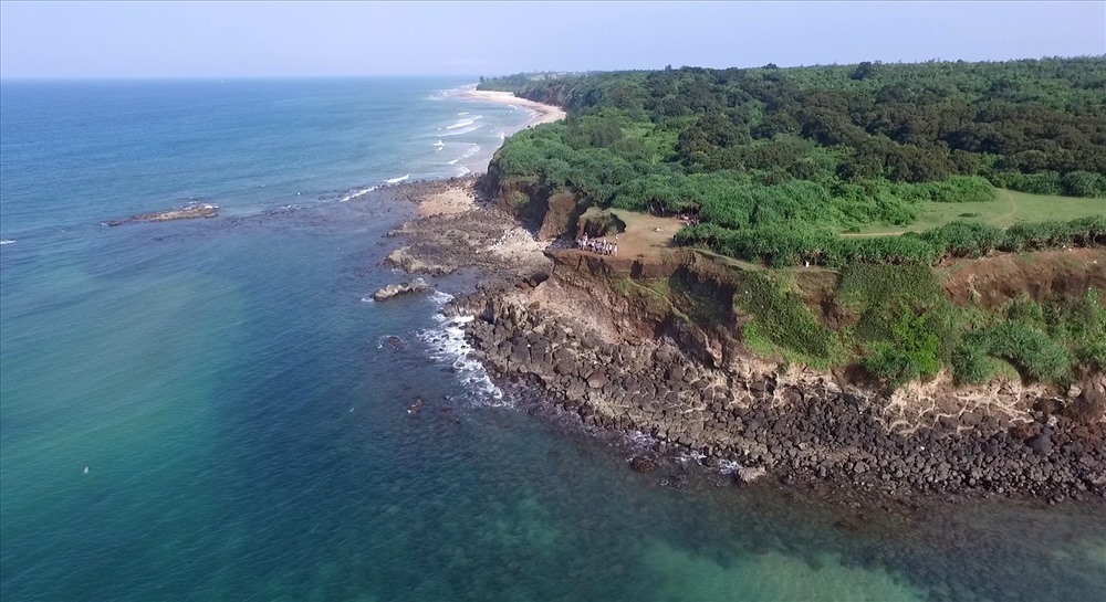 Điểm du lịch Mũi Trèo - Rú Bàu tại huyện Vĩnh Linh, Quảng Trị.