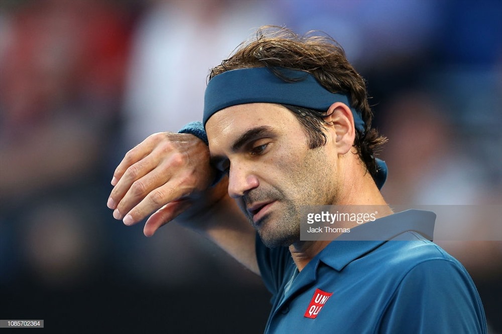 Federer trở thành cựu vương sau thất bại trước Tsitsipas. Ảnh: Getty.