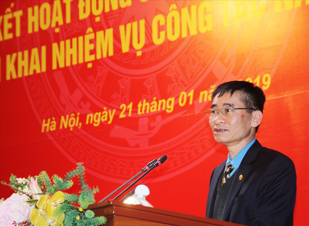 Phó Chủ tịch Tổng LĐLĐVN Trần Văn Thuật phát biểu tại Hội nghị. Ảnh: V.L