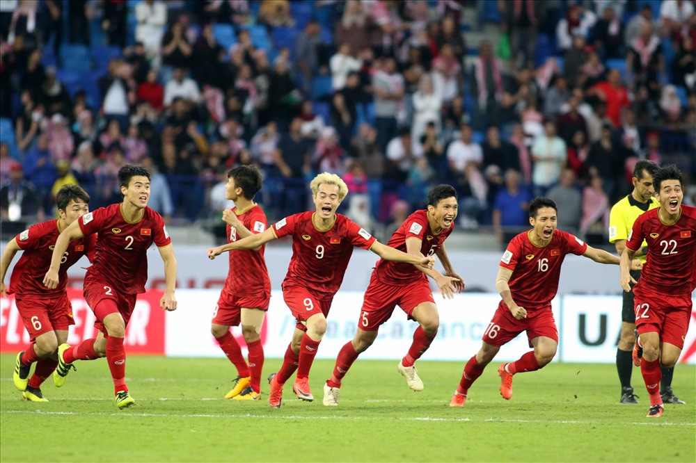 Tuy nhiên DTD Việt Nam cũng đã giành chiến thắng chung cuộc với tỉ số 4-2 trước ĐT Jordan ở loạt sút luân lưu để giành quyền vào tứ kết Asian Cup 2019. Ảnh: Hữu Phạm