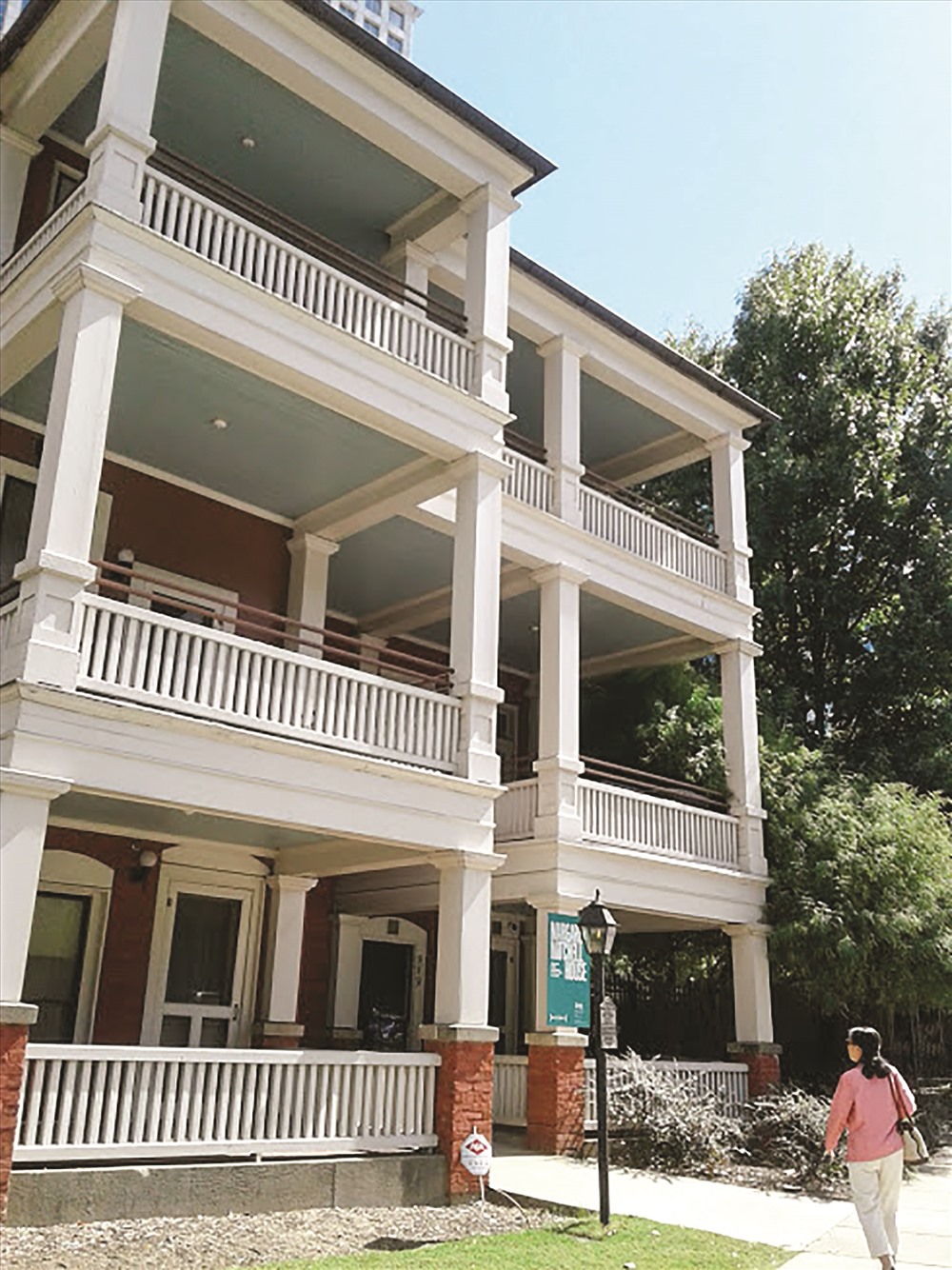 Tại Nhà lưu niệm Margaret Mitchell (Atlanta, bang Georgia, Hoa kỳ). Ảnh: Tuyền Trương - Tâm Trương.