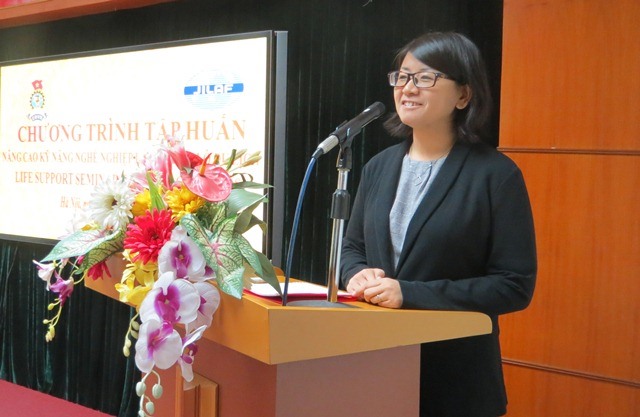 Bà Yuki Otsuji - Phó đại diện JILAF tại Thái Lan phát biểu tại buổi tập huấn. Ảnh: Xuân Trường