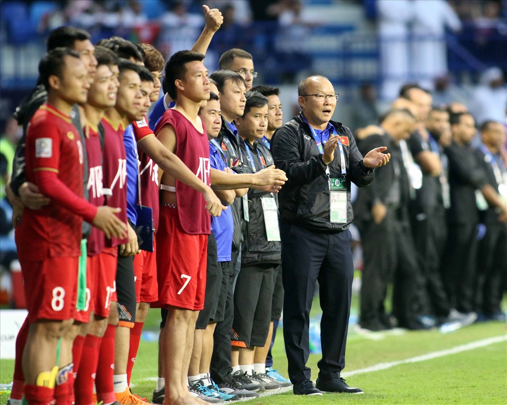 HLV Park Hang-seo đã “đánh thức” bóng đá Việt Nam. Ảnh: Hữu Phạm
