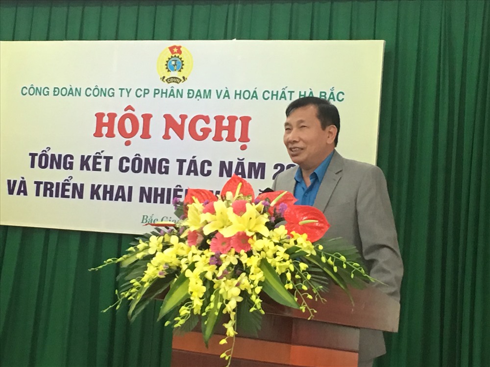 Chủ tịch CĐ Công nghiệp Hoá chất Việt Nam Vũ Tiến Dũng phát biểu tại hội nghị. Ảnh: X.T