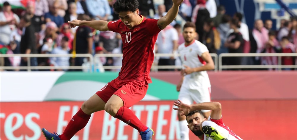 Công Phượng (áo đỏ) nhiều khả năng vẫn đá chính ở trận gặp Nhật Bản. Ảnh: AFC