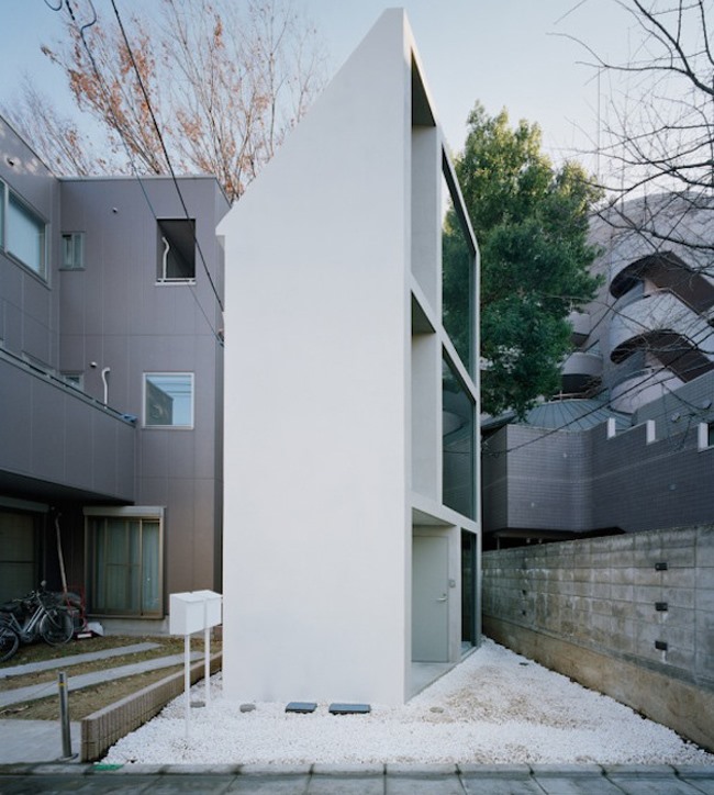 Đây là ngôi nhà đơn giản và nhỏ đến mức bạn khó có thể tìm thấy một căn thứ 2 ở chính đất nước “siêu dị” như Nhật Bản.