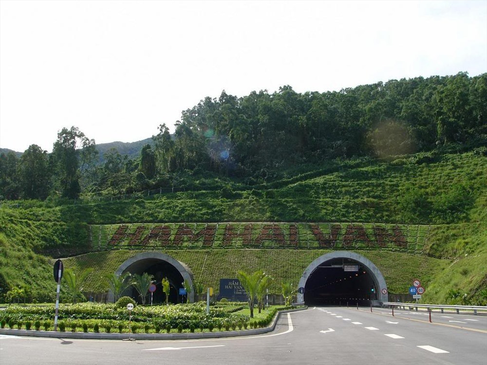 Hầm Hải Vân, một trong những hầm đường bộ lớn nhất cả nước. Ảnh: P.V