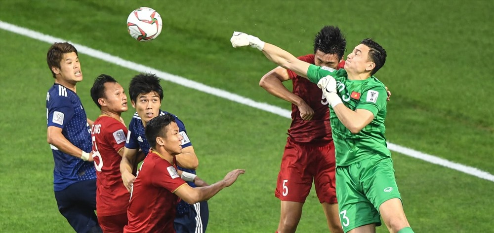 Công nghệ VAR được áp dụng lần đầu tiên ở Asian Cup trong trận đấu giữa Việt Nam và Nhật Bản. Ảnh AFC