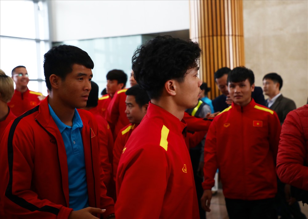 Công Phượng và Đức Chinh, hai cầu thủ thuộc biên chế CLB HAGL luôn theo sát nhau. Tại giải đấu ở UAE, Công Phượng là nhân tố chủ chốt trên hàng công. Tiền đạo xứ Nghệ ghi được hai bàn thắng và đóng góp nhiều vào các tình huống quyết định của ĐT Việt Nam.