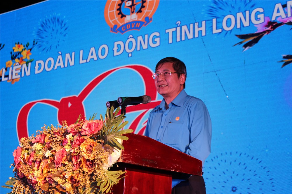 Phó Chủ tịch Thường trực Tổng LĐLĐVN Trần Thanh Hải phát biểu tại “Tết Sum vầy” 2019 tỉnh Long An.