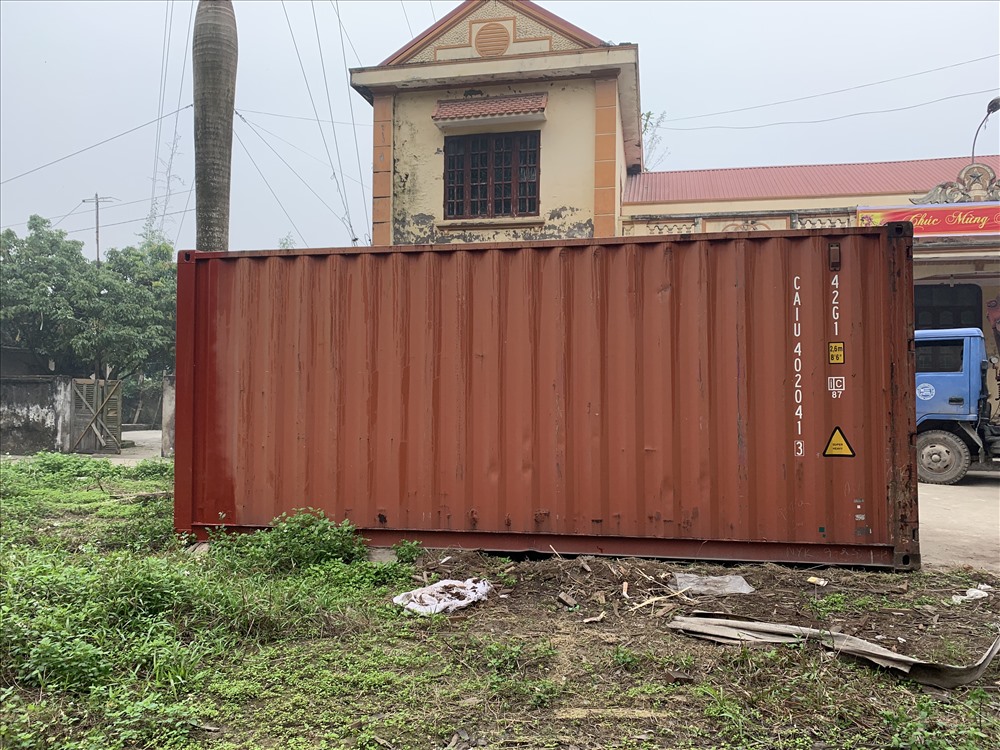 Thùng container được mua để bảo quản gỗ sưa.