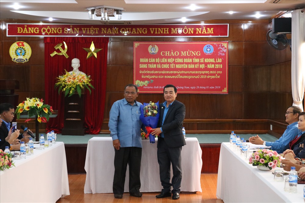Liên hiệp Công đoàn tỉnh Sê Koong (Lào) sang thăm và làm việc với LĐLĐ tỉnh Quảng Nam nhân dịp Tết Kỷ Hợi năm 2019. Ảnh: Đ.V