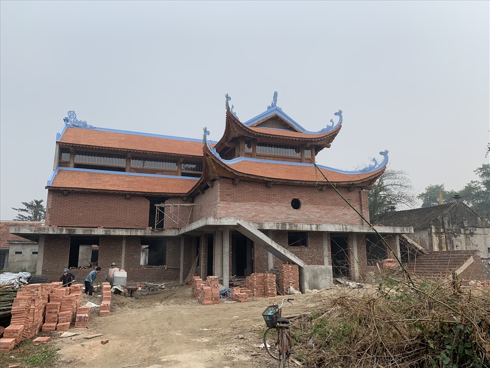 Ông Vũ Văn Tuyến - Trưởng thôn Phụ Chính cho biết, công trình đã hoàn thiện được khoảng 80%, dự kiến trước Tết sẽ xong phần xây dựng.