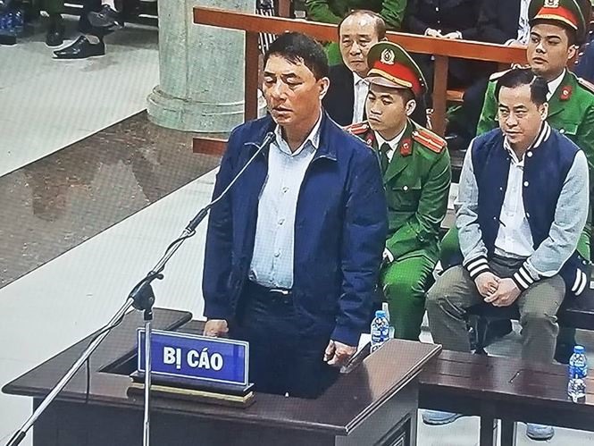 Bị cáo Trần Việt Tân thừa nhận mình có trách nhiệm trong vụ án. Ảnh chụp qua màn hình tivi.