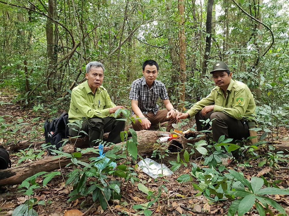 Phút nghỉ ngơi của cấc thành viên trong đoàn.