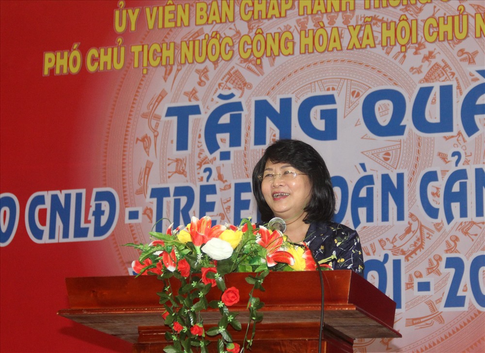 Phó Chủ tịch nước Đặng Thị Ngọc Thịnh phát biểu tại buổi trao quà 