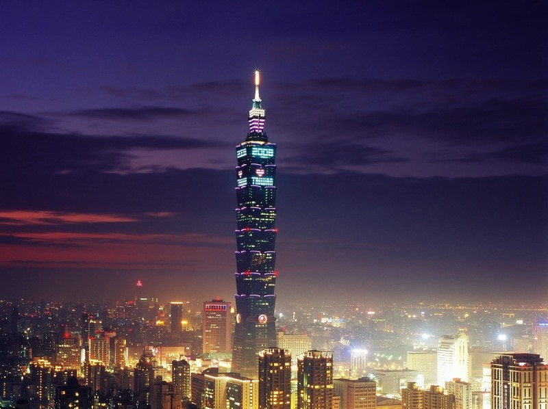 Gồm 101 tầng với tổng chiều cao là 508m, tòa này này từng là tòa nhà cao nhất thế giới ngày khi vừa hoàn thành.