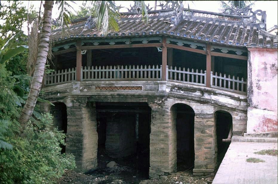 Một nét hoang sơ của chùa Cầu - Hội An. Ảnh: Hans-Peter Grumpe