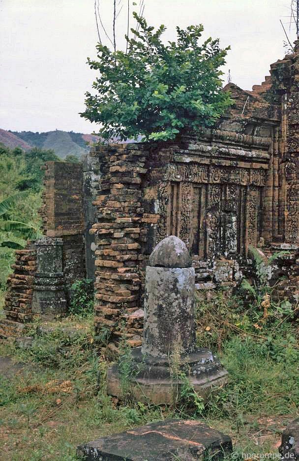 Mỹ Sơn được ghi lại trong vào những năm 1991-1992. Ảnh: Hans-Peter Grumpe